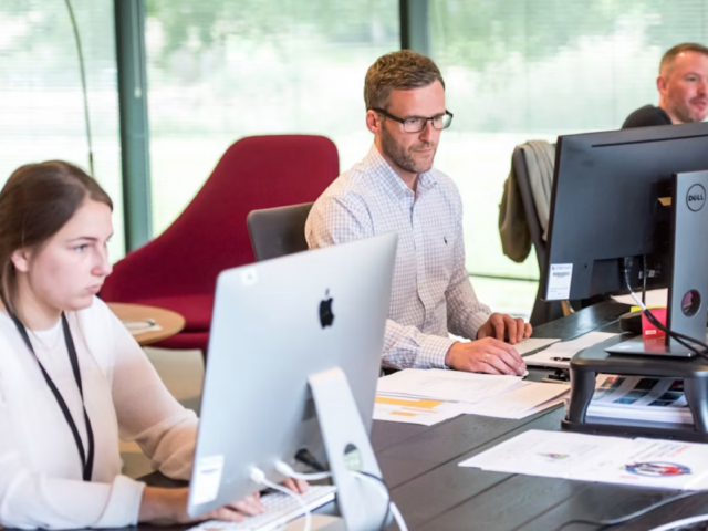 How Strong Customer Service Helps Small Businesses Stand Out